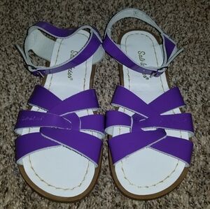 Saltwater sandals size 5y